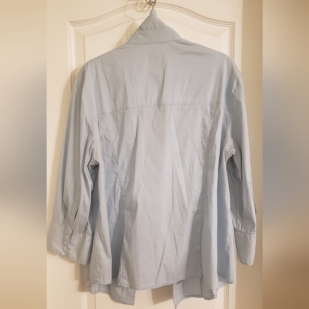 Light Blue button down top (W) - Picture 2 of 2